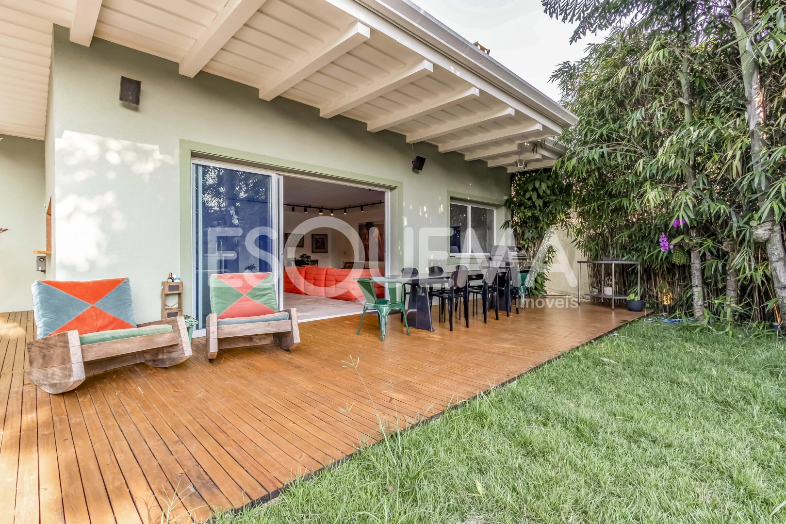 Casa térrea, com projeto moderno e localização privilegiada - Imagem 6