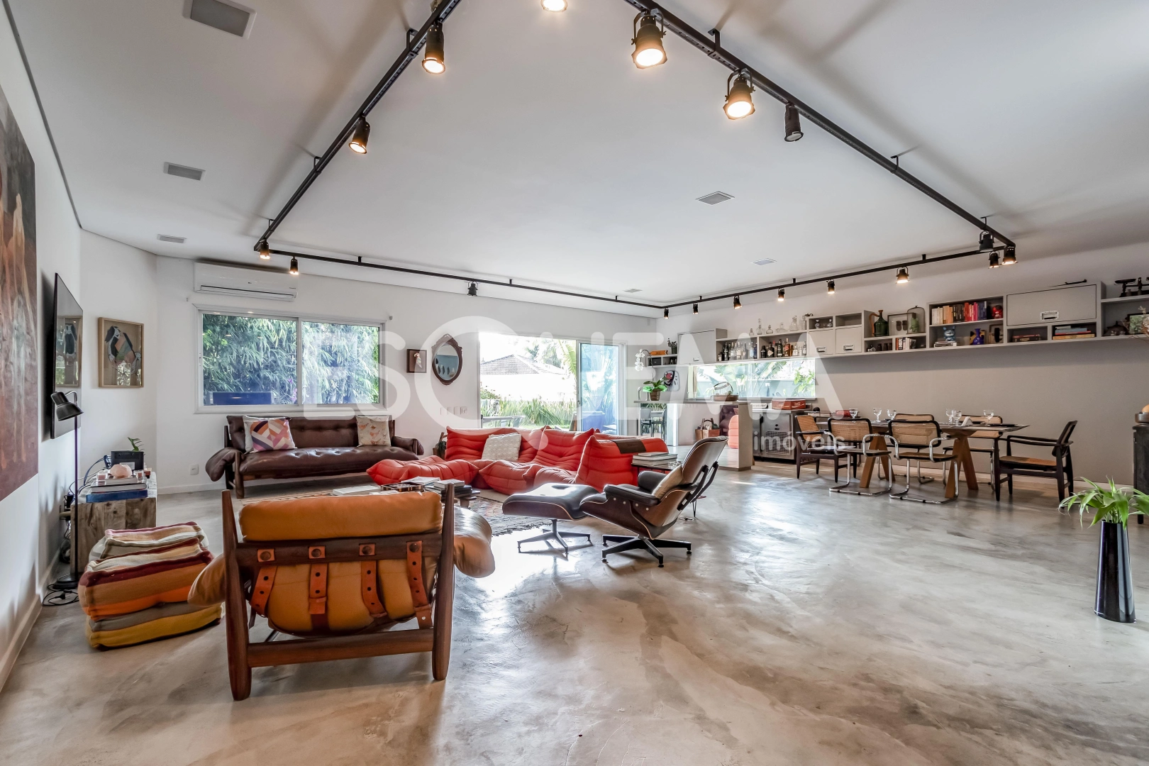Casa térrea, com projeto moderno e localização privilegiada - Imagem 8