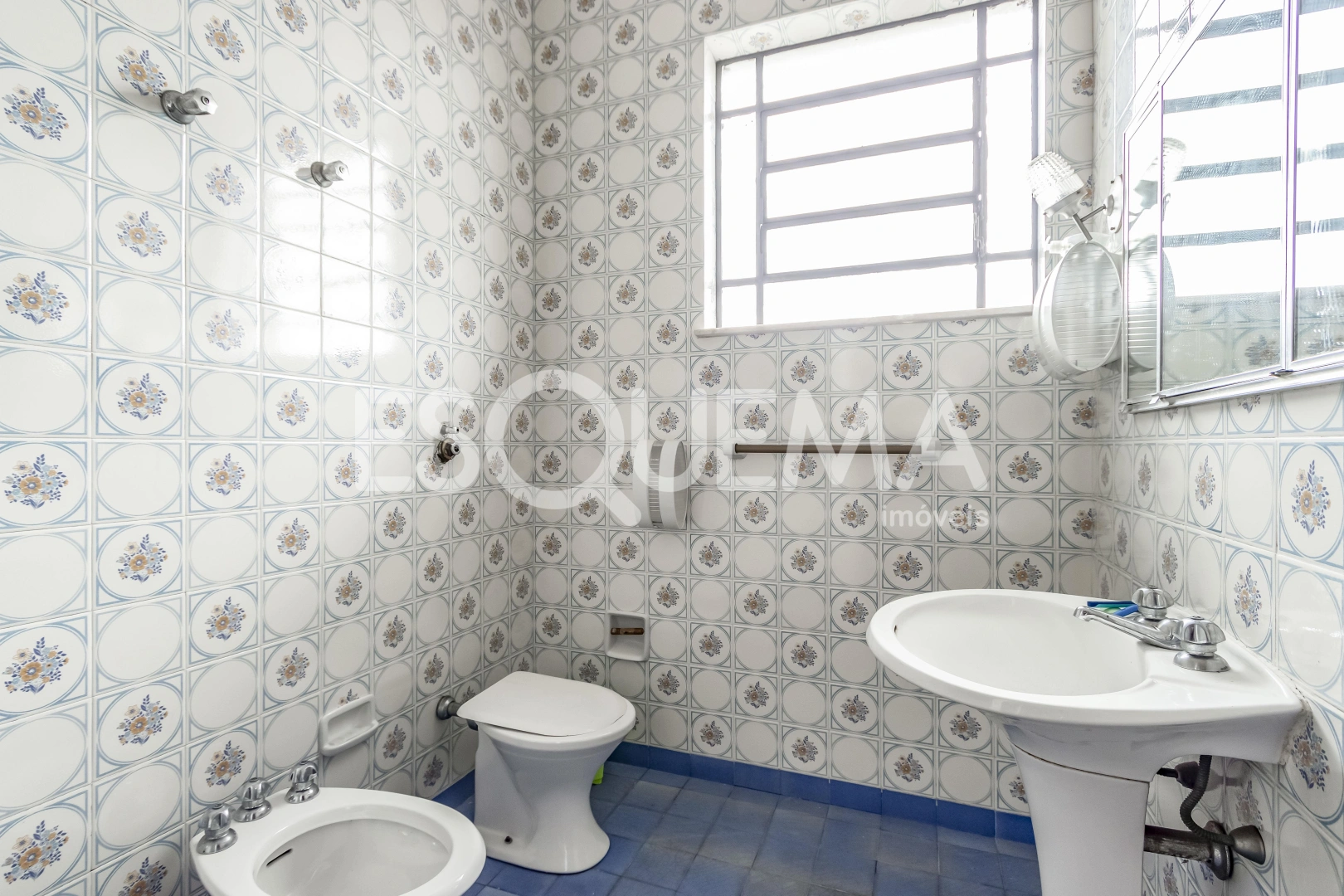 Casa localizada em rua arborizada - Imagem 13