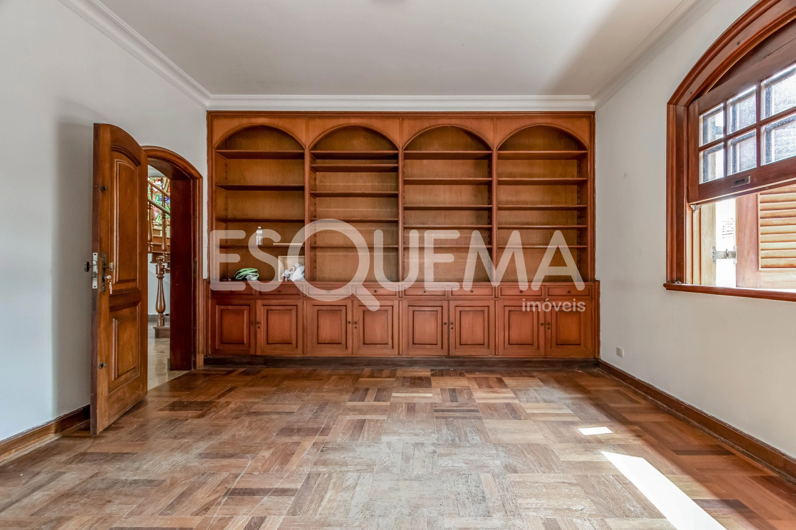 Casa localizada em rua arborizada - Imagem 9