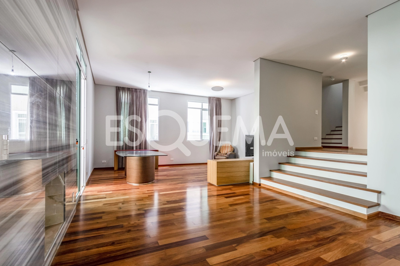 Casa em condomínio com ótima localização - Imagem 1