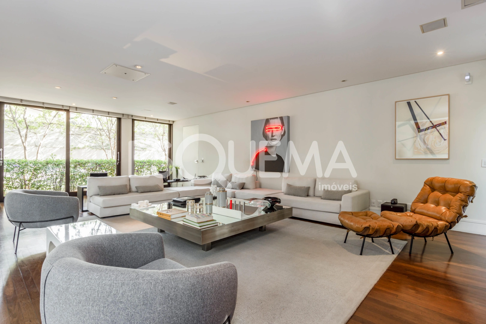 Casa moderna e com jardim amplo - Imagem 10