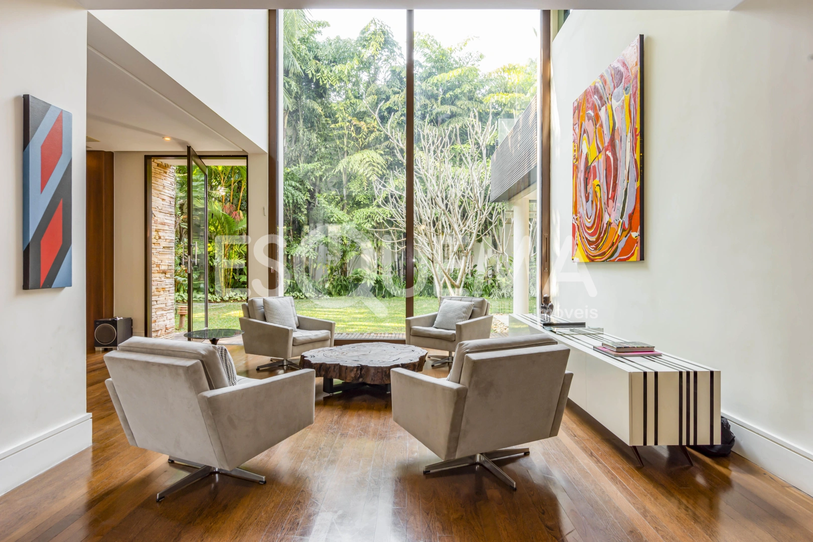Casa moderna e com jardim amplo - Imagem 11