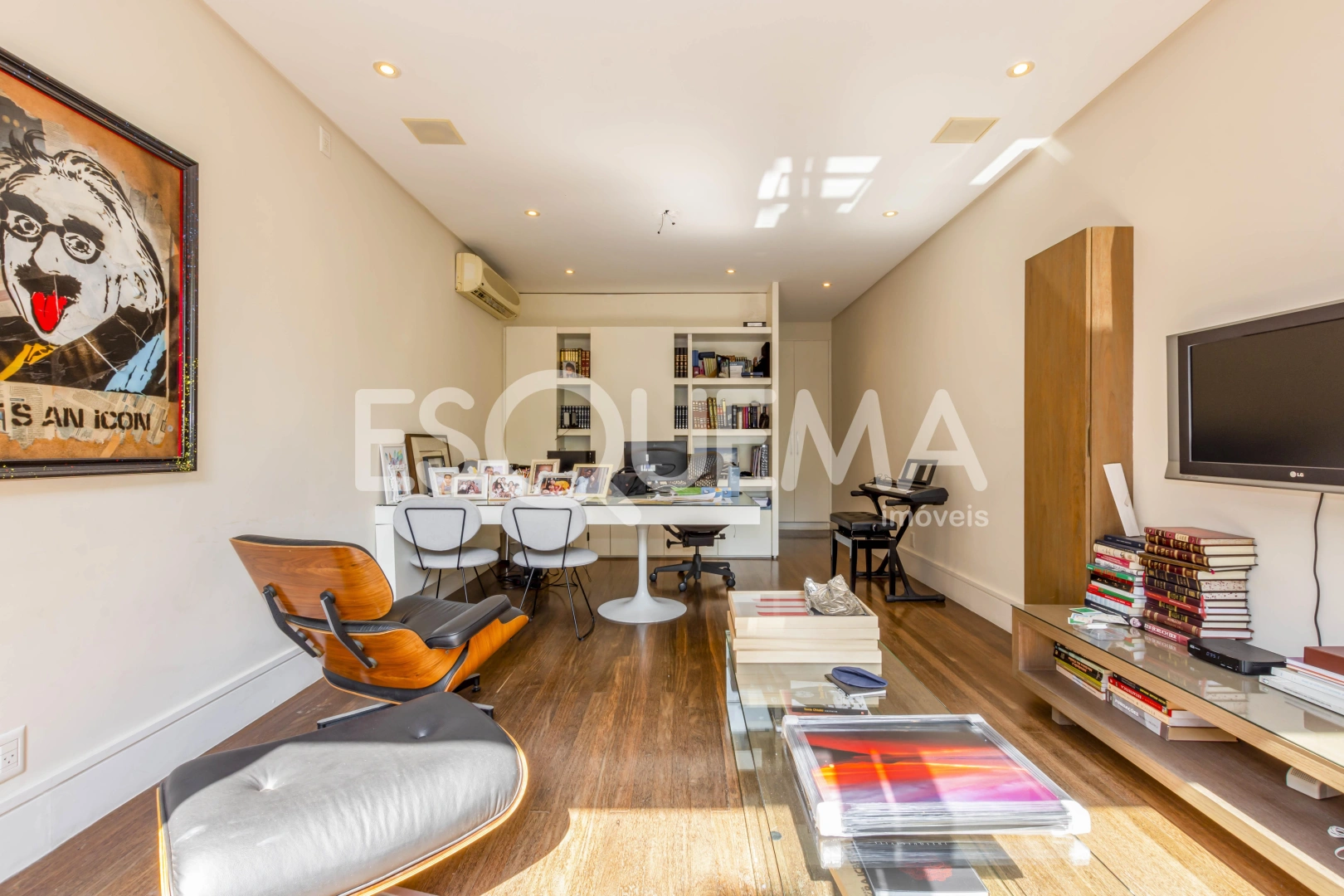 Casa moderna e com jardim amplo - Imagem 15