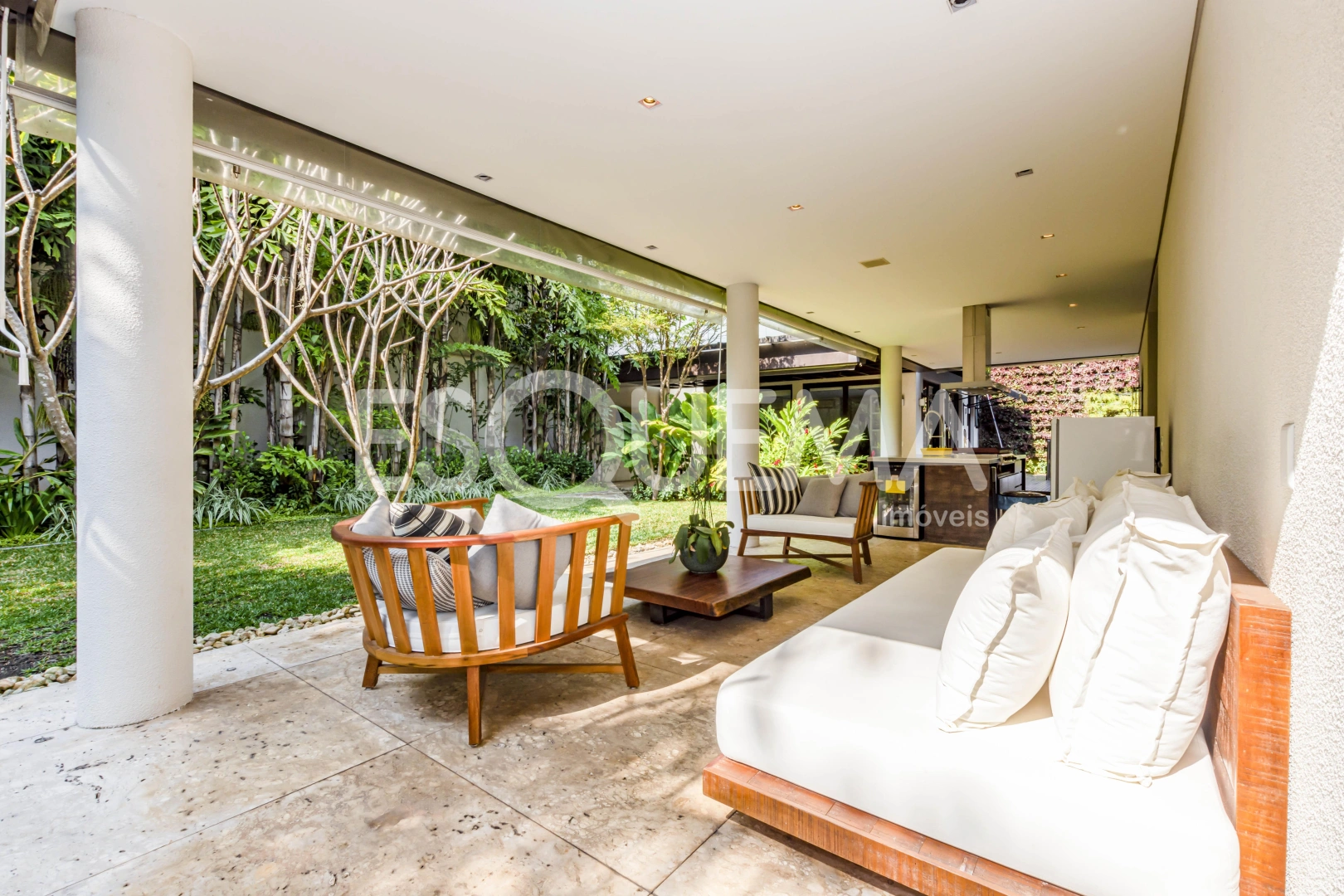 Casa moderna e com jardim amplo - Imagem 2