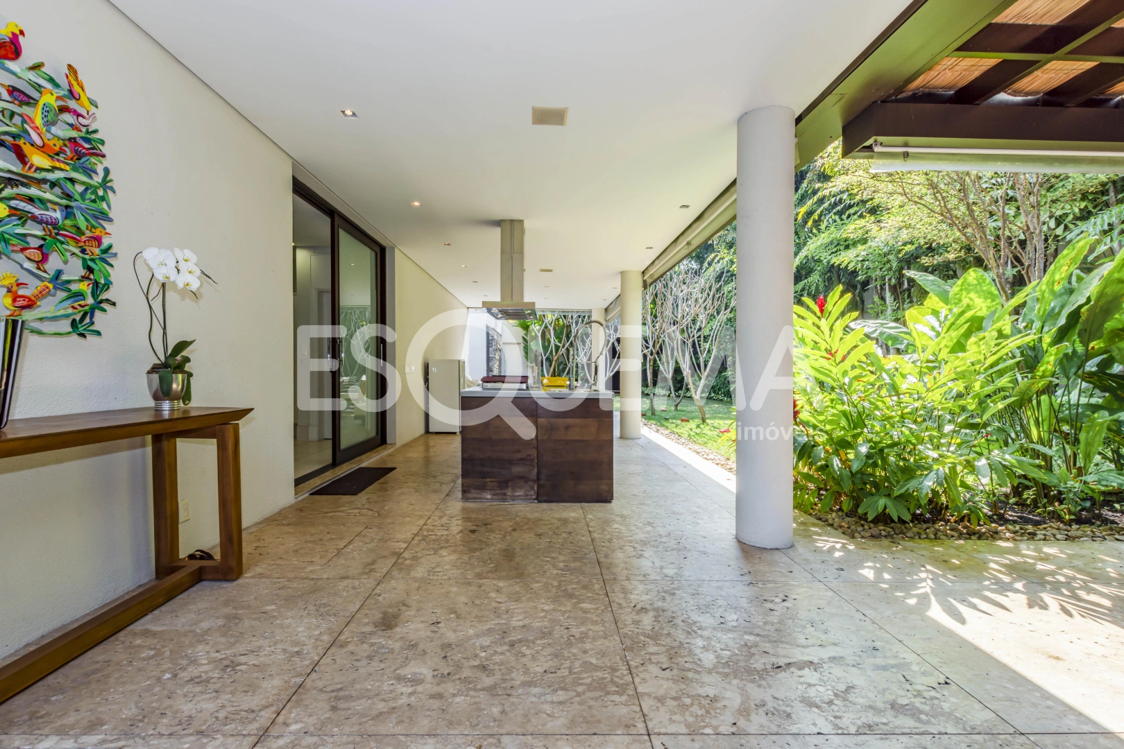Casa moderna e com jardim amplo - Imagem 5