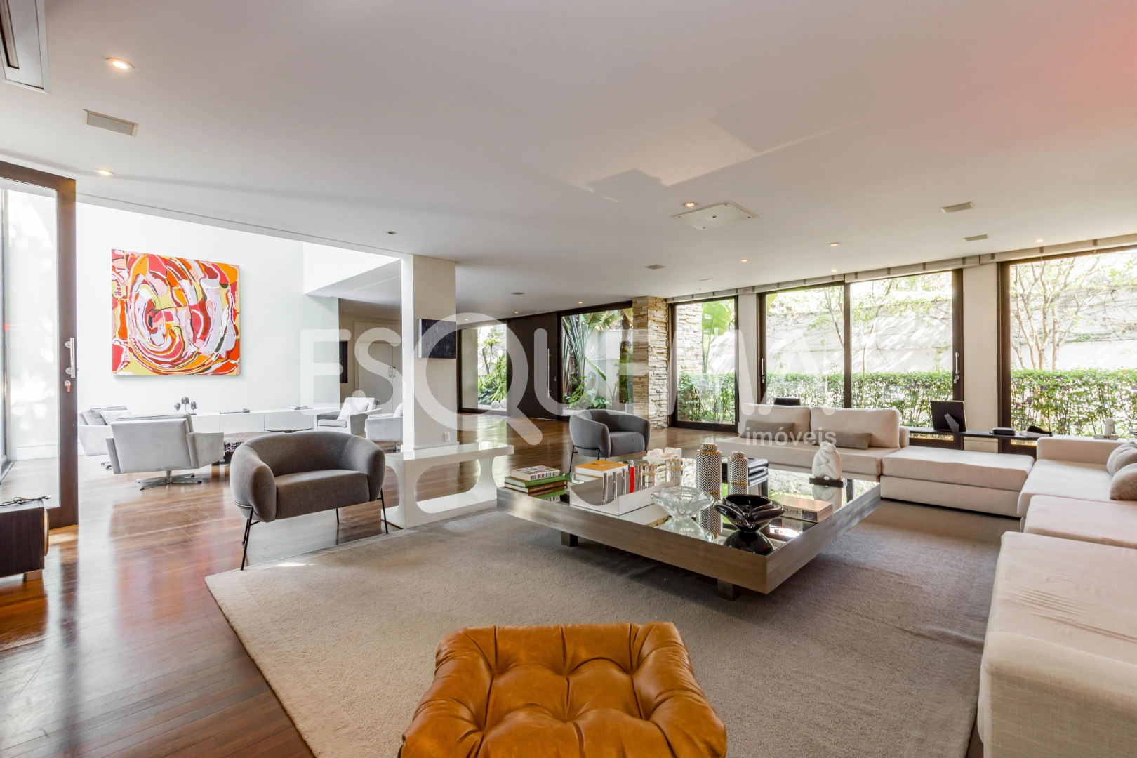 Casa moderna e com jardim amplo - Imagem 7