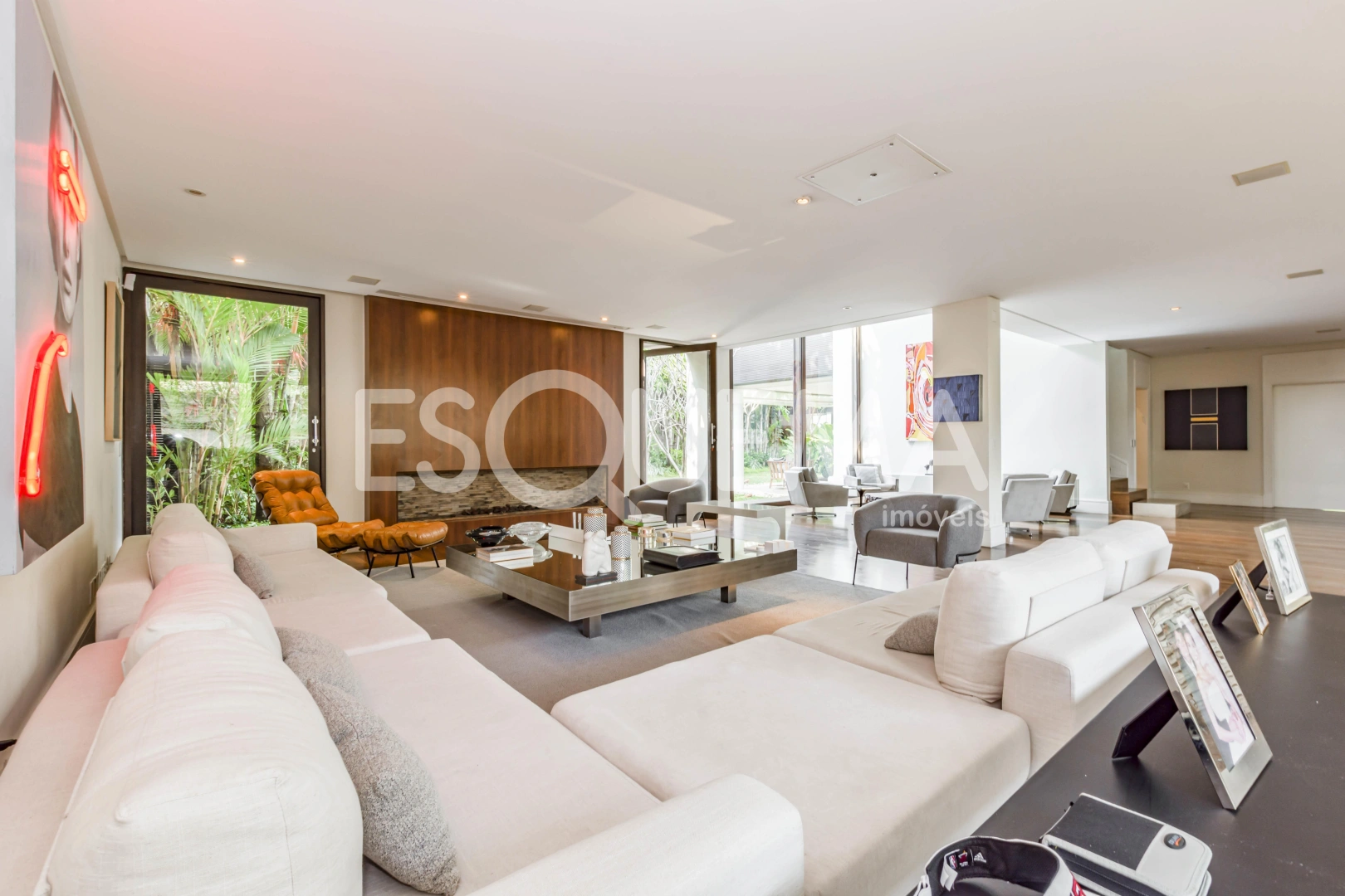 Casa moderna e com jardim amplo - Imagem 8