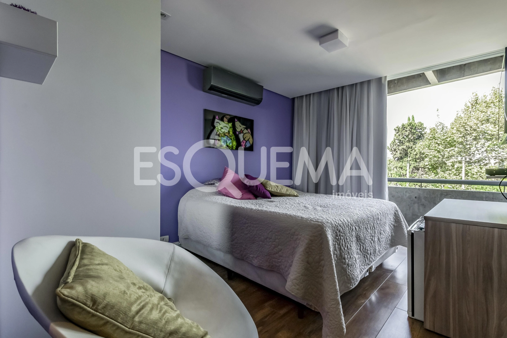 Casa de condomínio com arquitetura contemporânea - Imagem 12