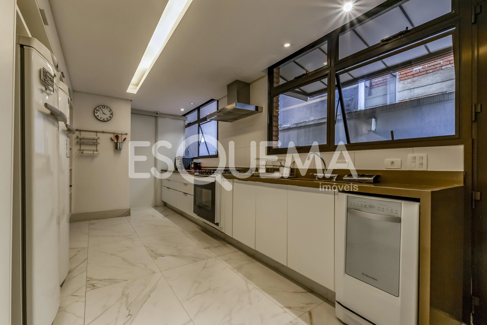 Casa de condomínio com arquitetura contemporânea - Imagem 15