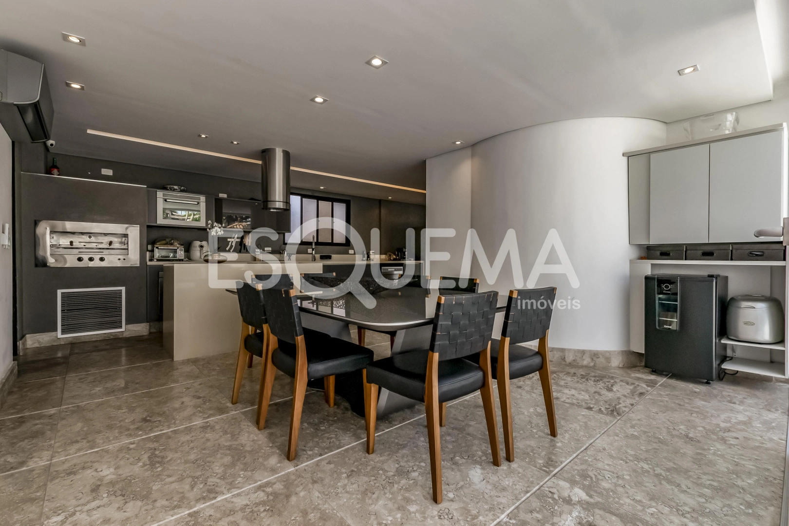 Casa de condomínio com arquitetura contemporânea - Imagem 6