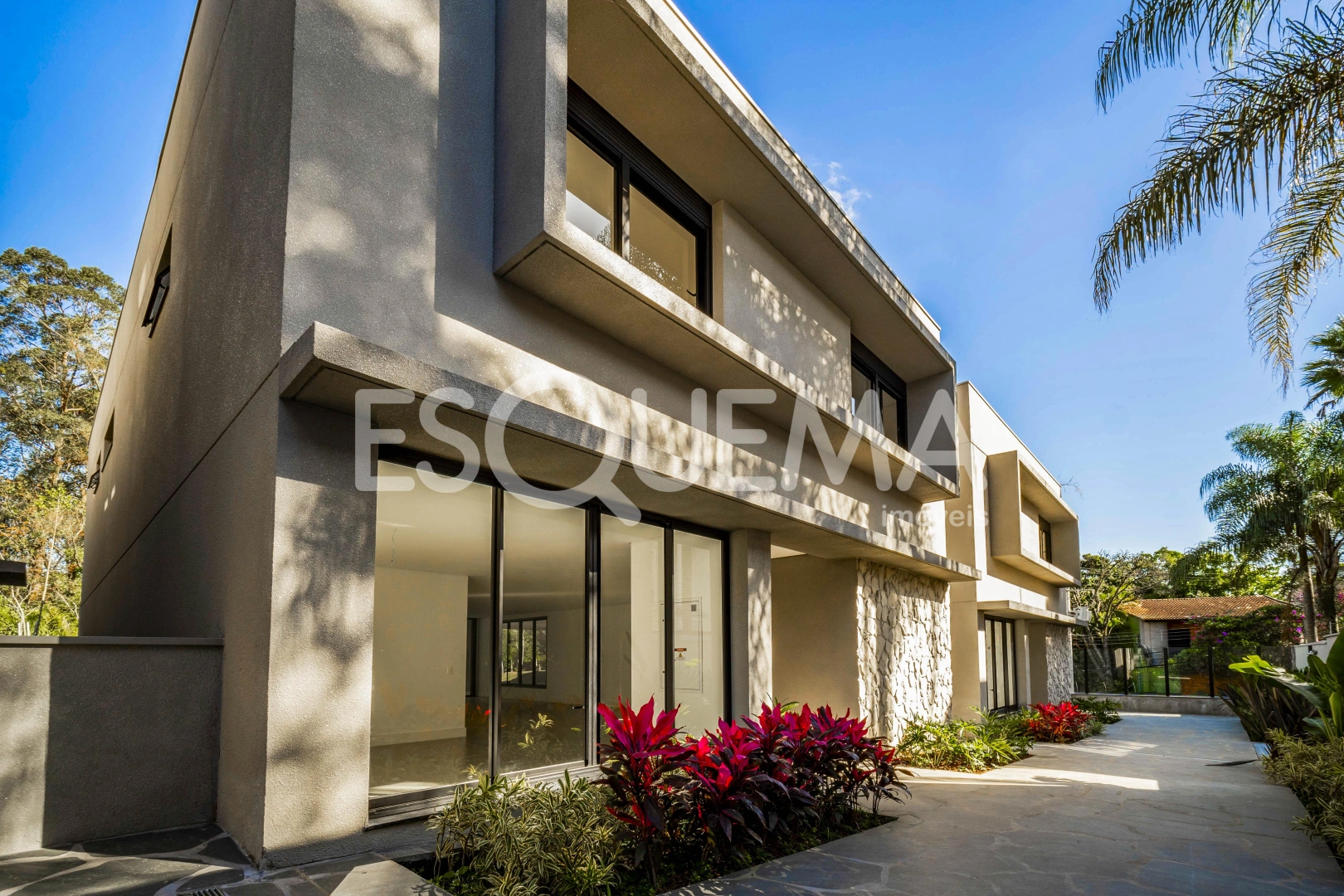 Casa em condomínio fechado com ótima localização - Imagem 1