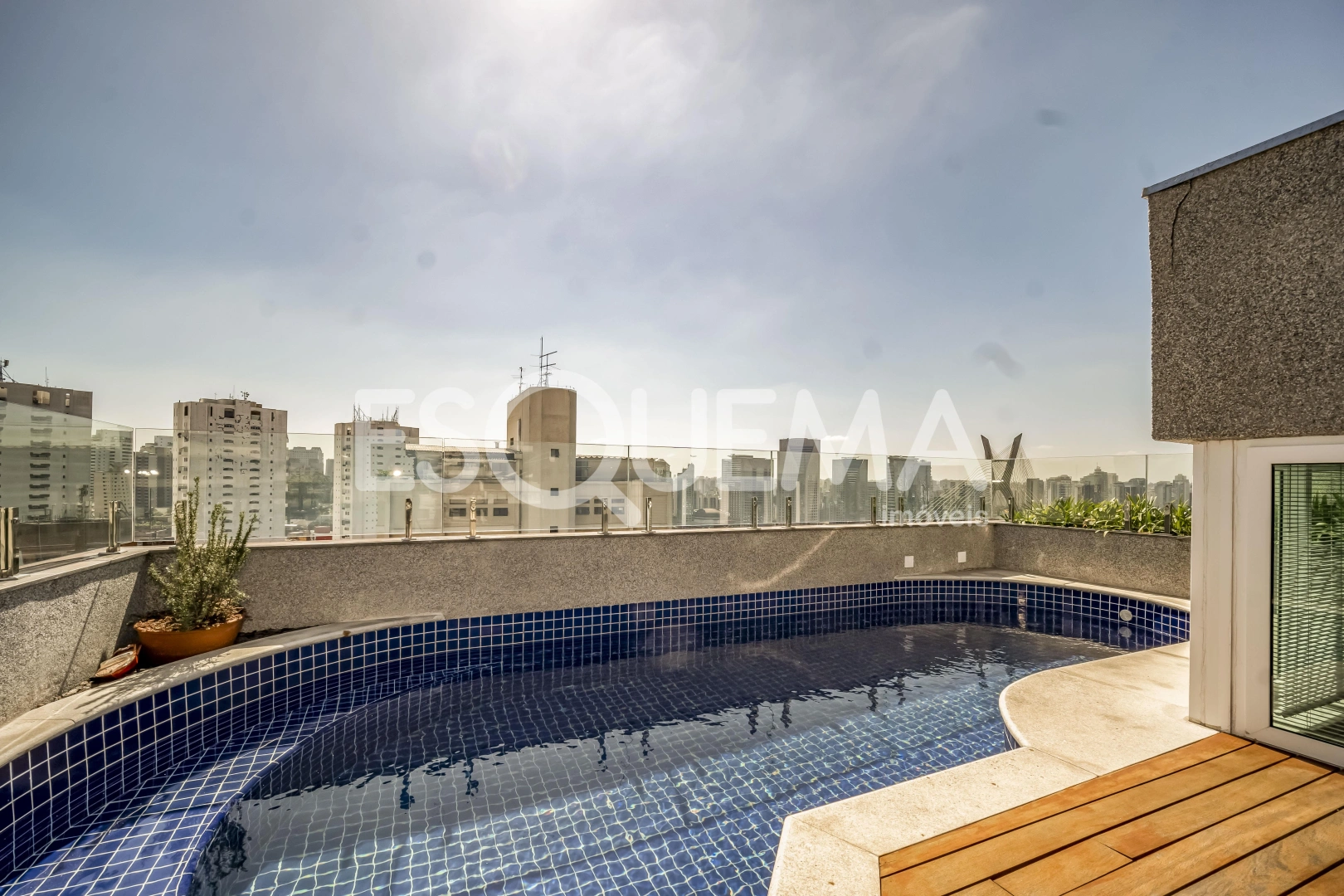Cobertura duplex reformada com piscina - Imagem 1