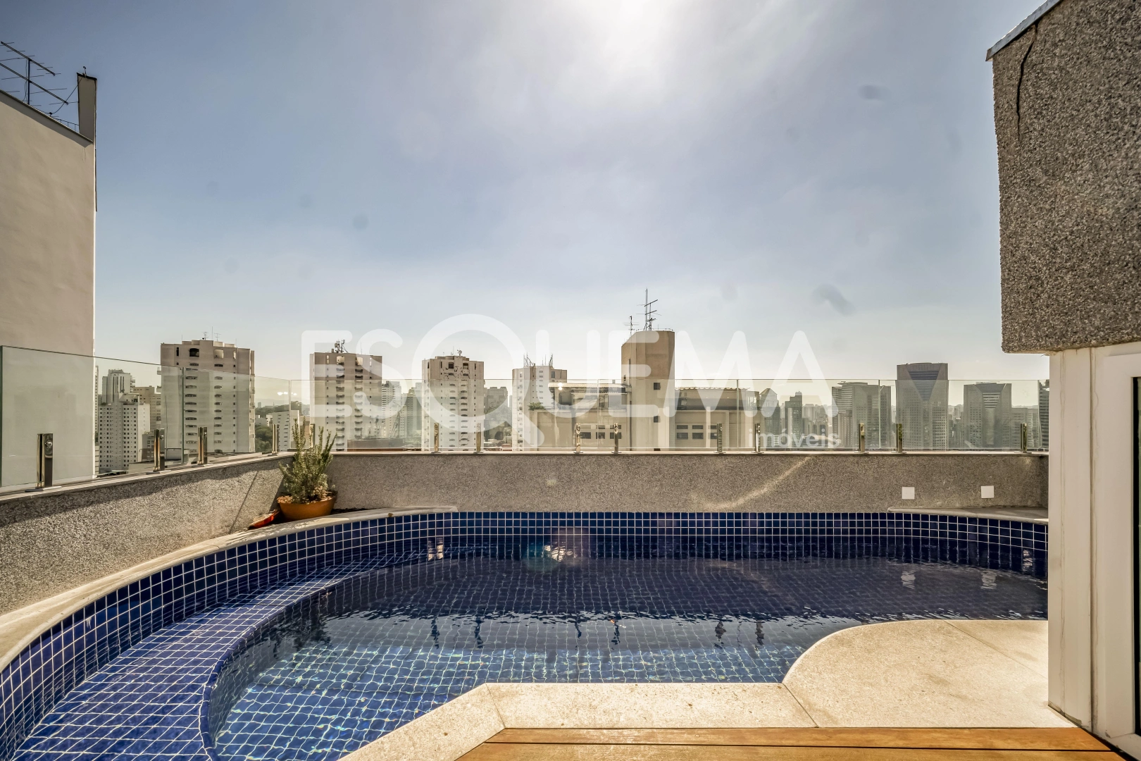 Cobertura duplex reformada com piscina - Imagem 2