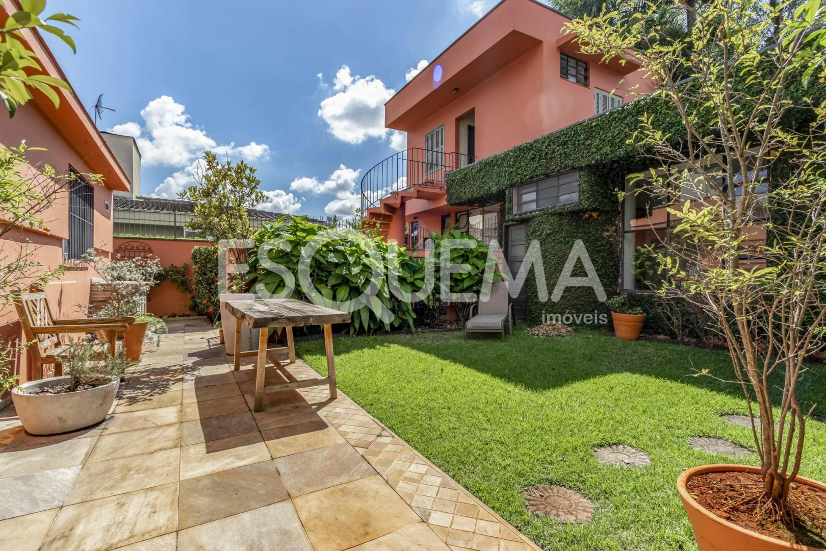 Casa em rua segura e arborizada - Imagem 1