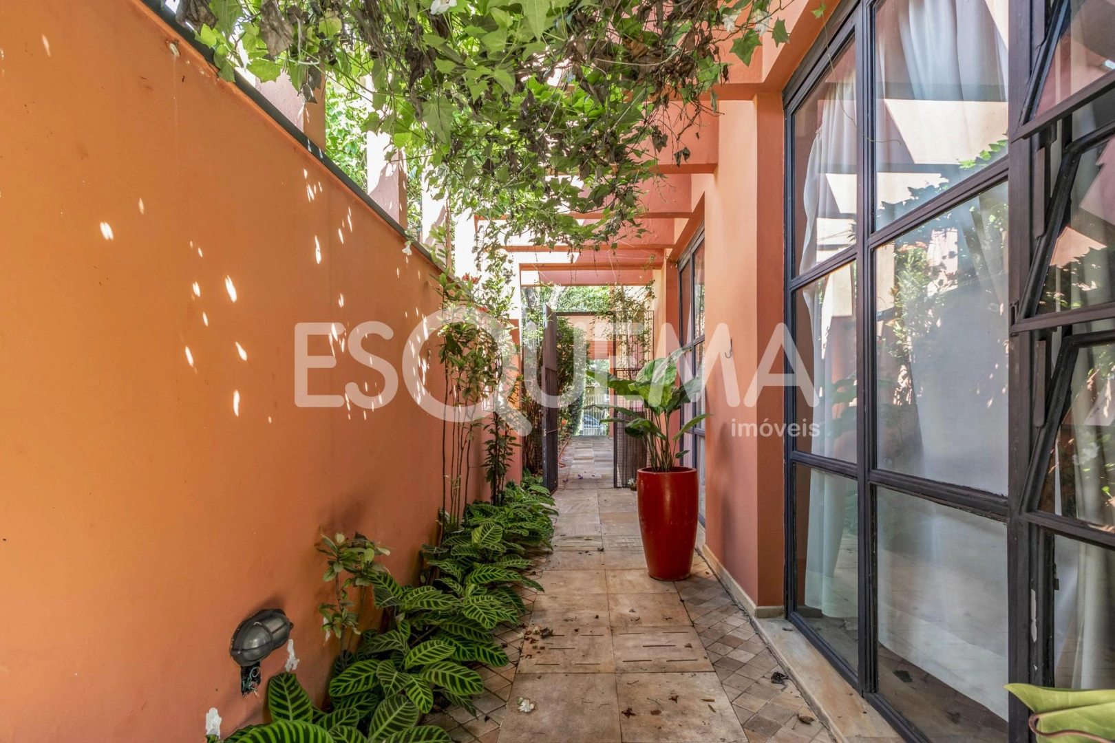 Casa em rua segura e arborizada - Imagem 8