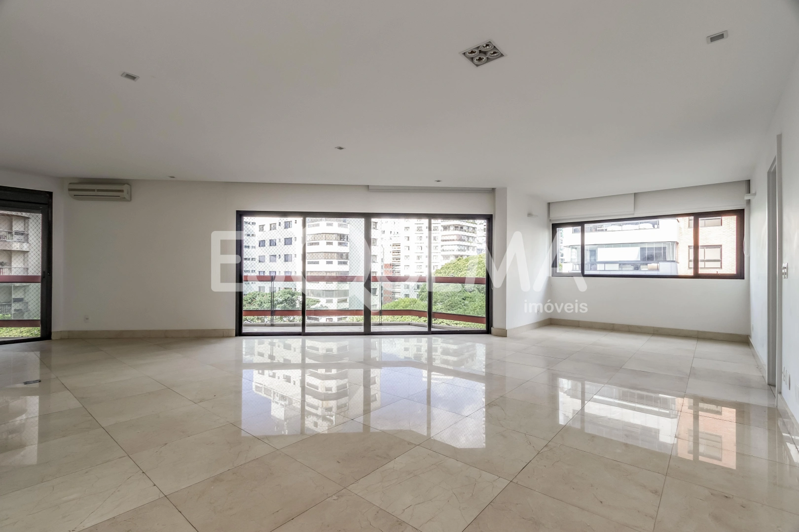 Apartamento reformado em região valorizada - Imagem 1