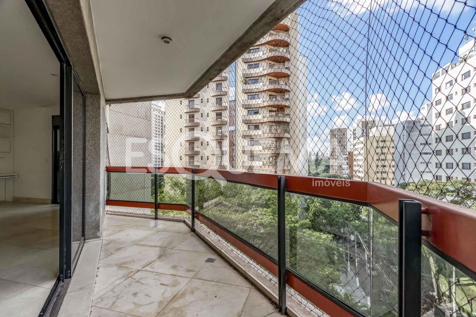 Apartamento reformado em região valorizada - Imagem 2