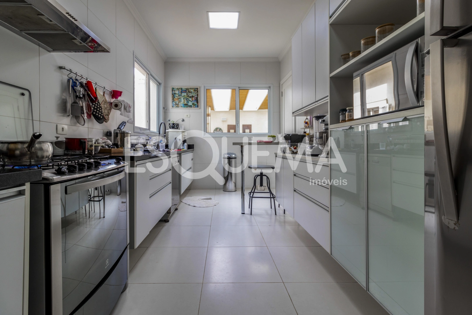 Casa com ótima localização em rua residencial - Imagem 10