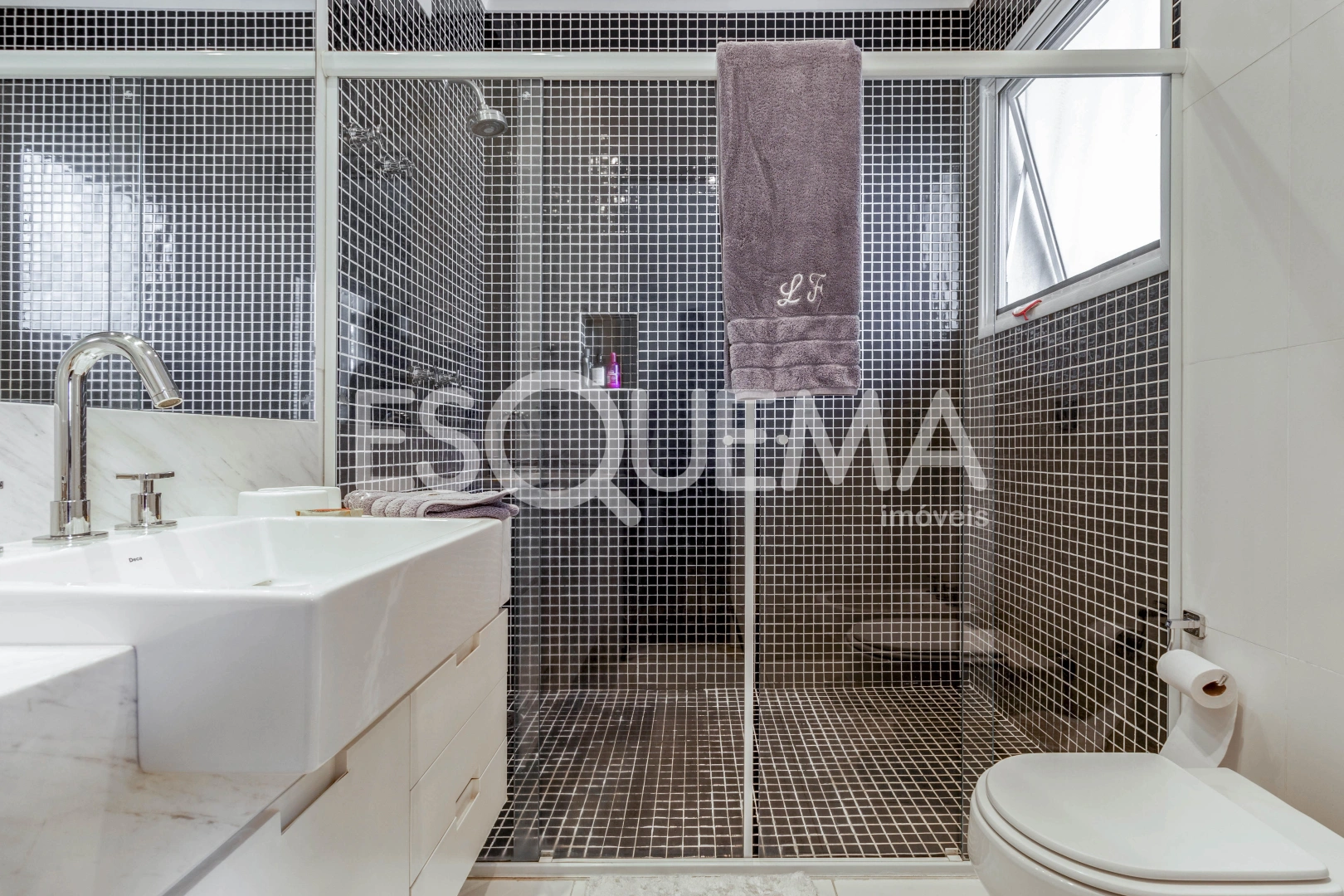 Casa com ótima localização em rua residencial - Imagem 15