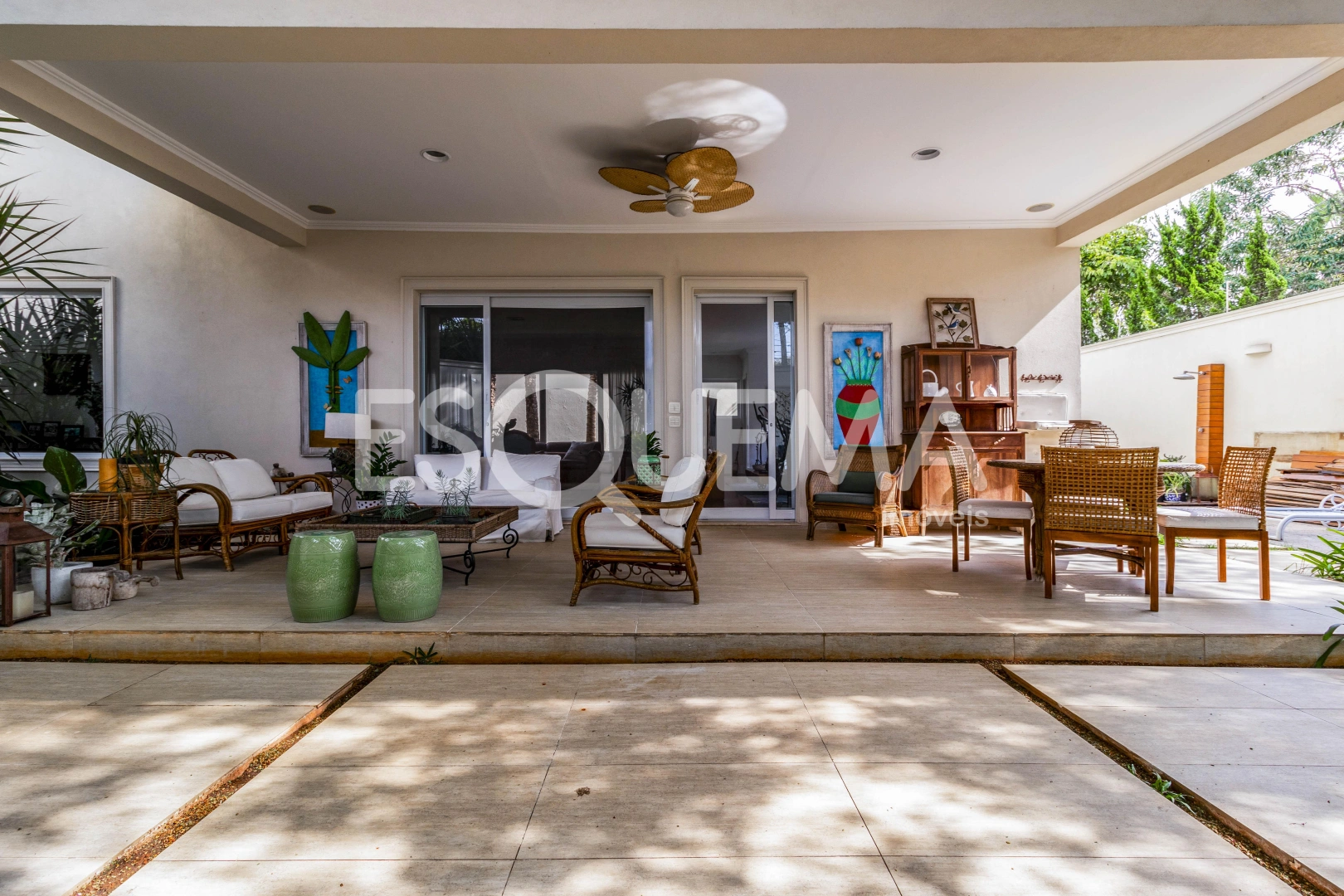 Casa com ótima localização em rua residencial - Imagem 4