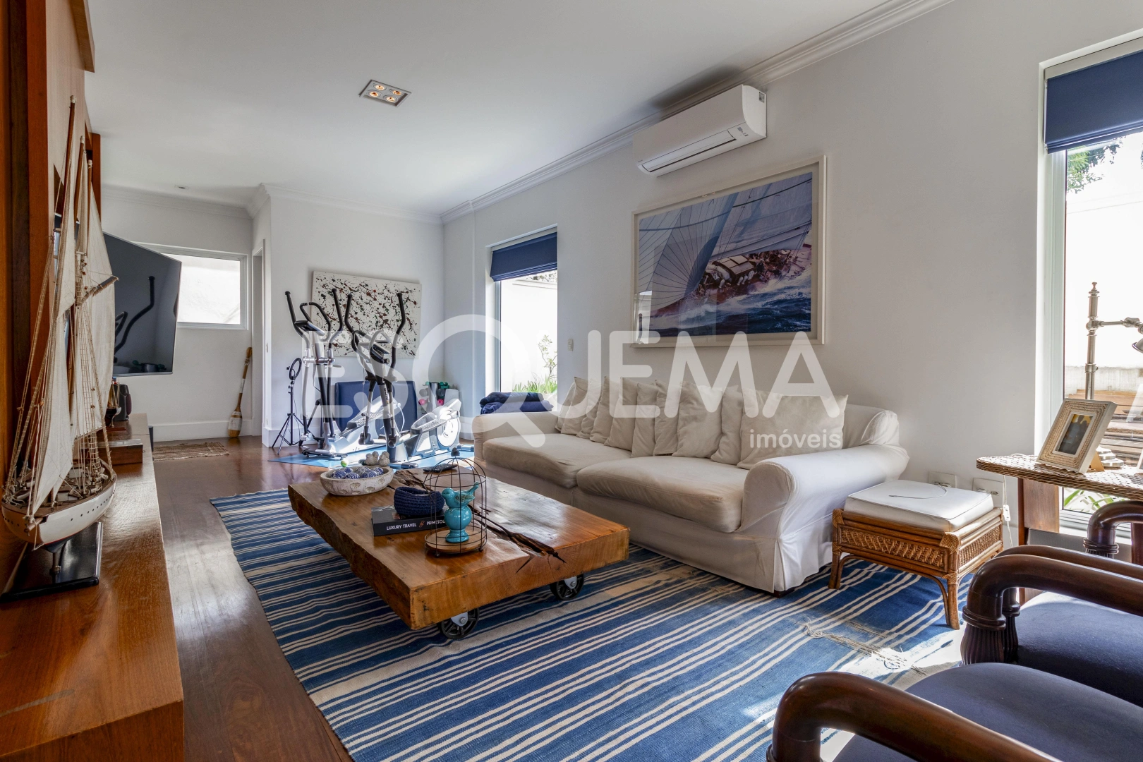 Casa com ótima localização em rua residencial - Imagem 5