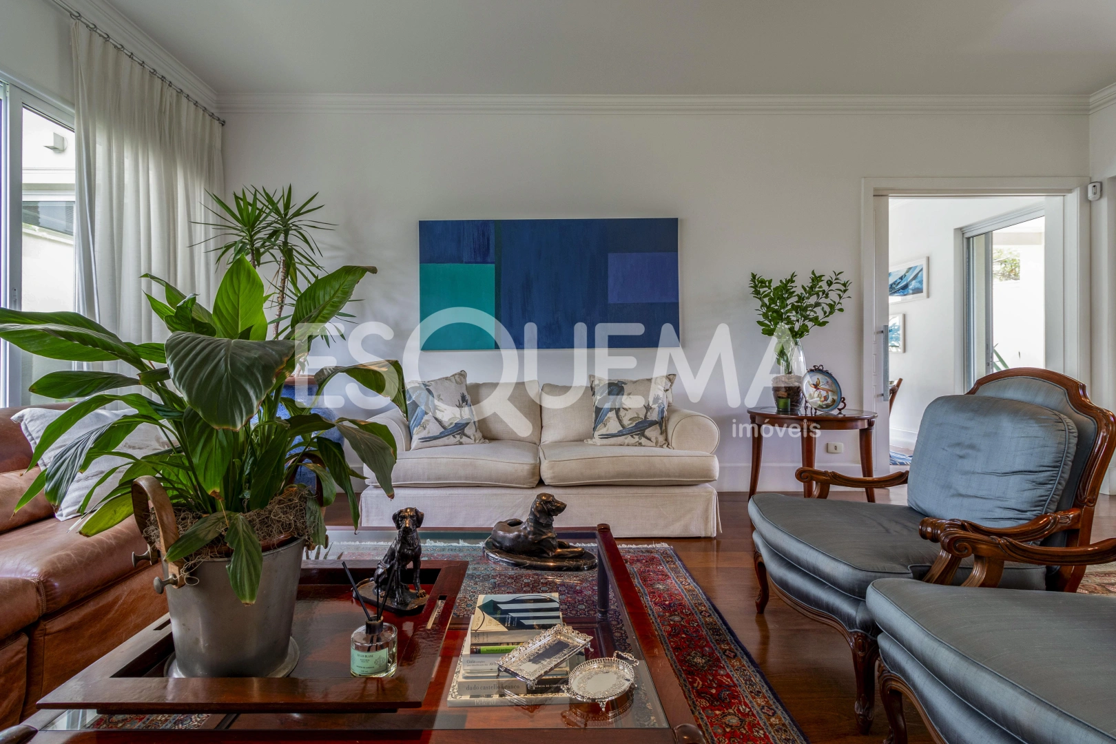 Casa com ótima localização em rua residencial - Imagem 6