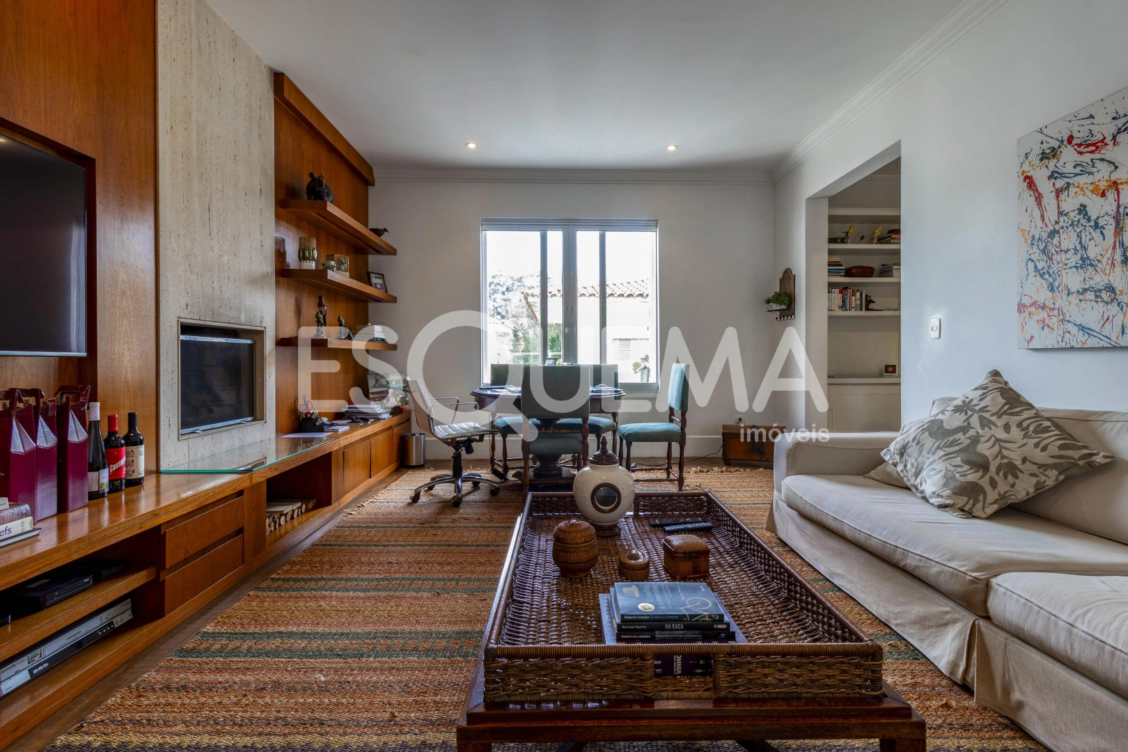 Casa com ótima localização em rua residencial - Imagem 7