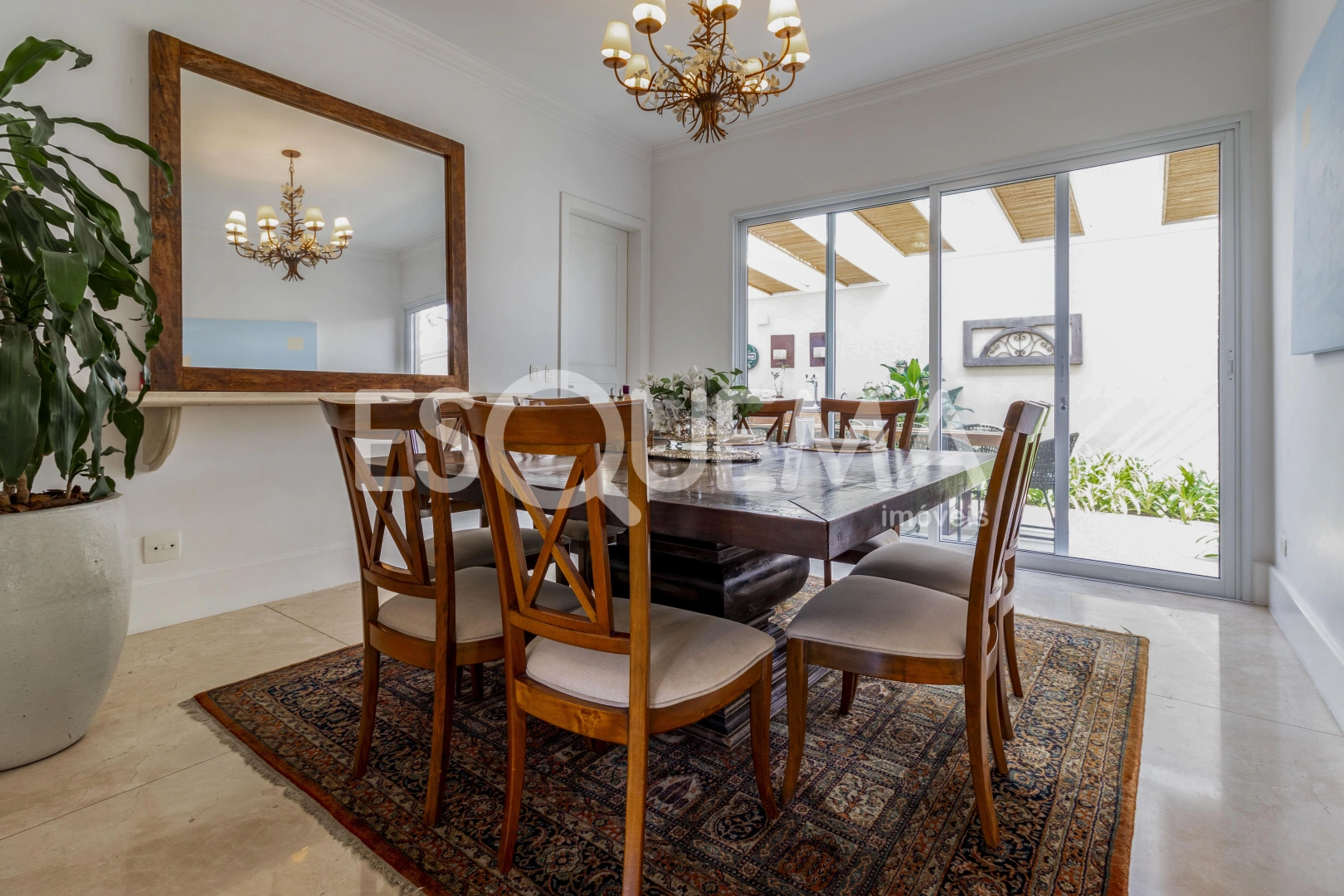 Casa com ótima localização em rua residencial - Imagem 9
