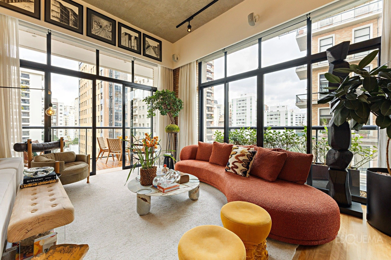 Arquitetura contemporânea e elegância em localização priviegiada no Itaim - Imagem 1