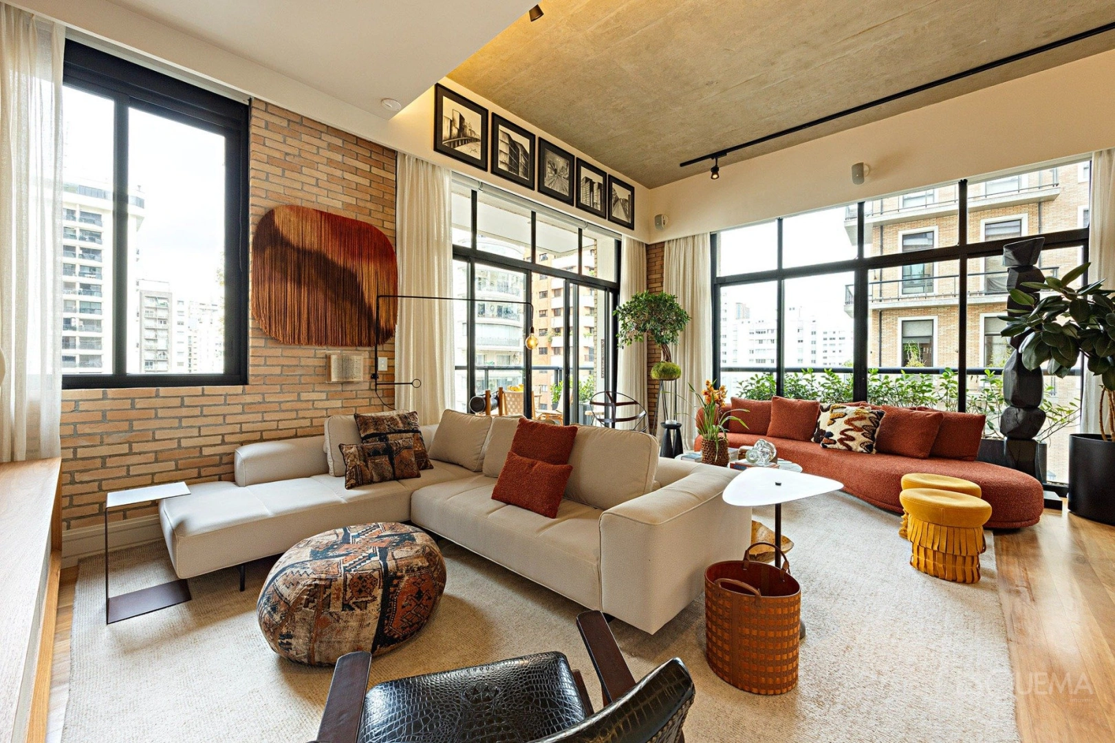 Arquitetura contemporânea e elegância em localização priviegiada no Itaim - Imagem 2