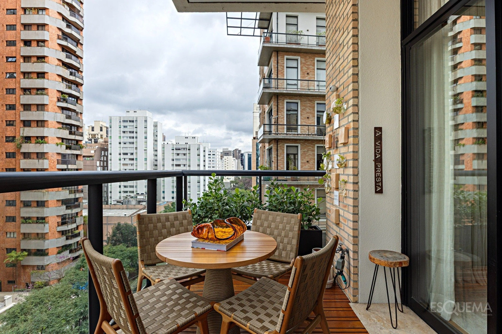 Arquitetura contemporânea e elegância em localização priviegiada no Itaim - Imagem 7