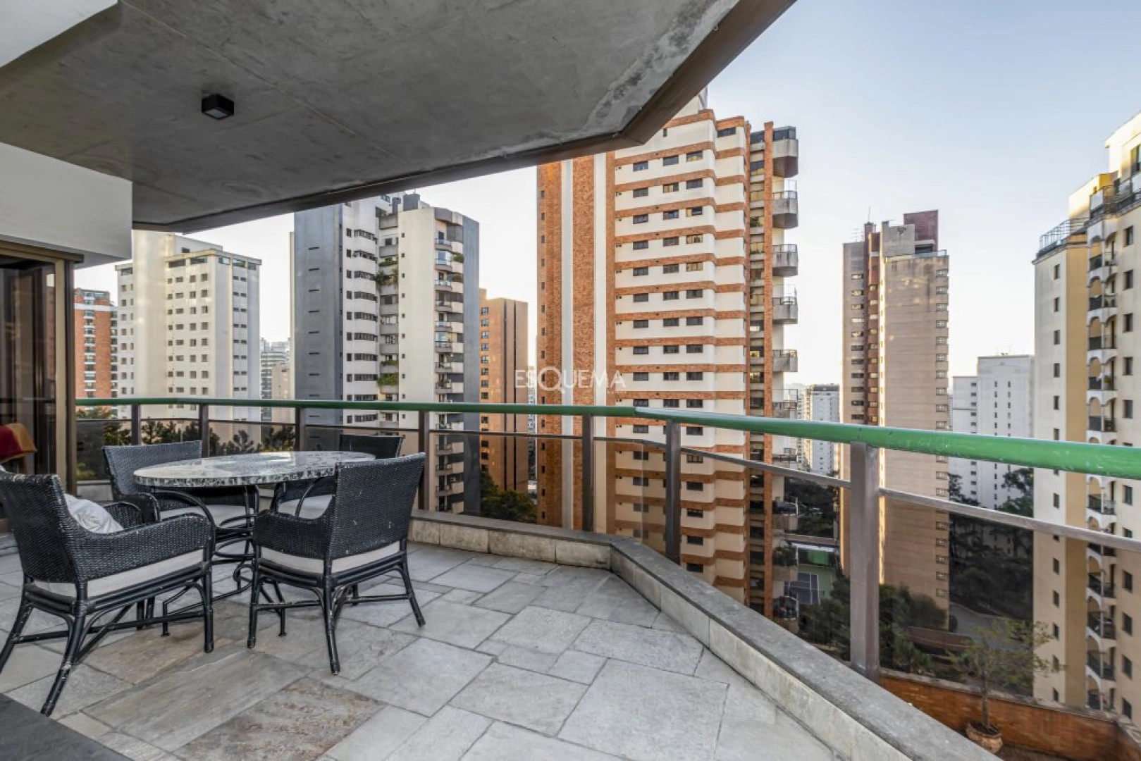 Apartamento em frente à Escola Graduada - Imagem 6