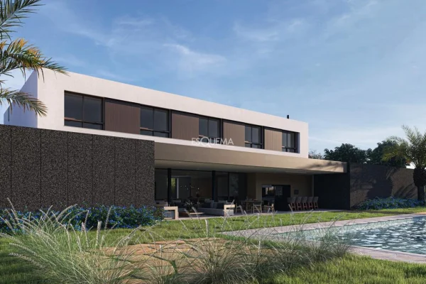 Casa moderna em terreno extenso