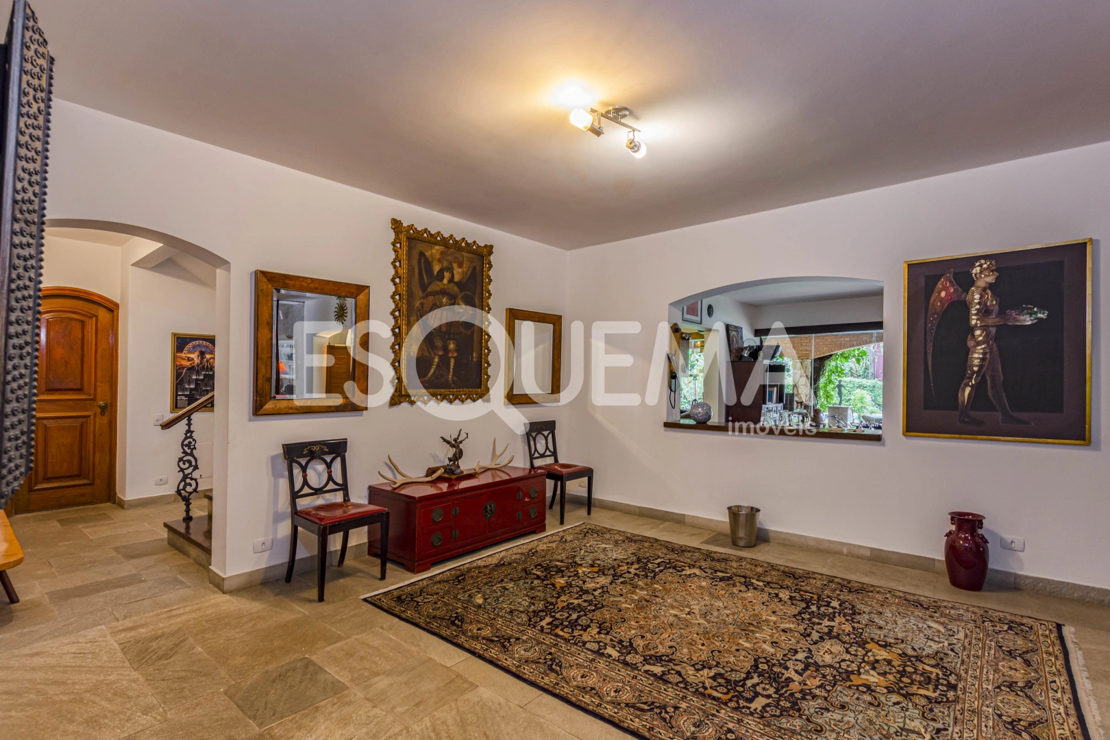 Casa com amplo terreno em bairro nobre - Imagem 13