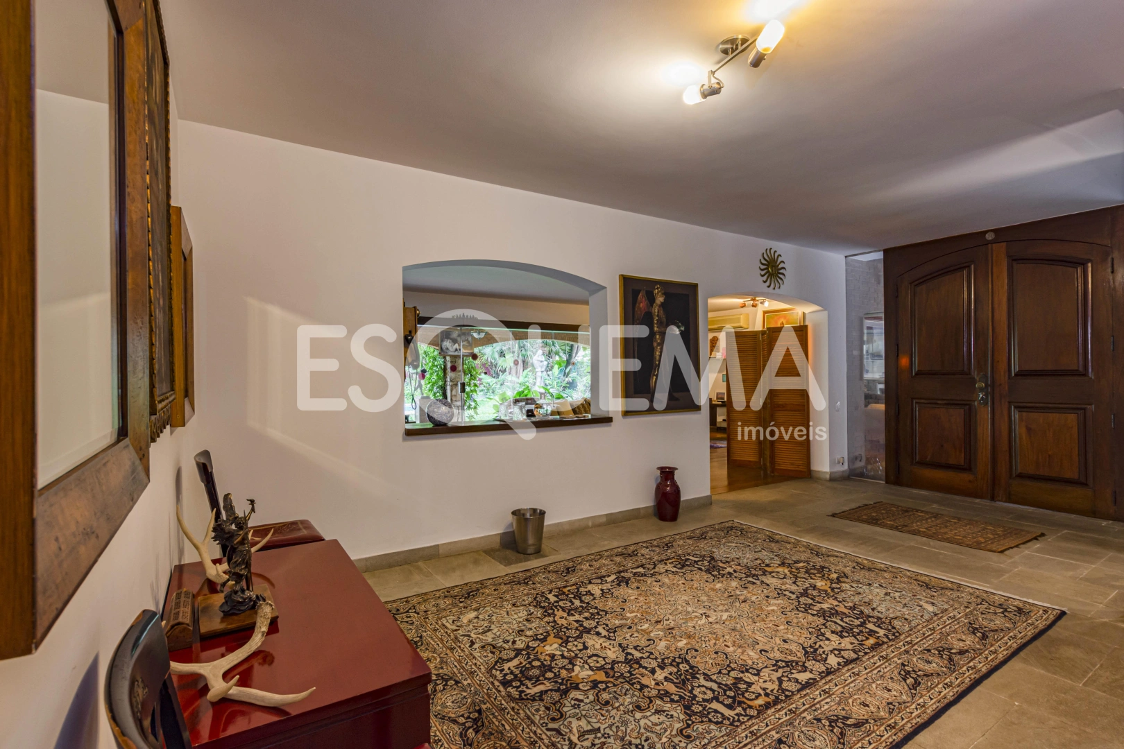 Casa com amplo terreno em bairro nobre - Imagem 14