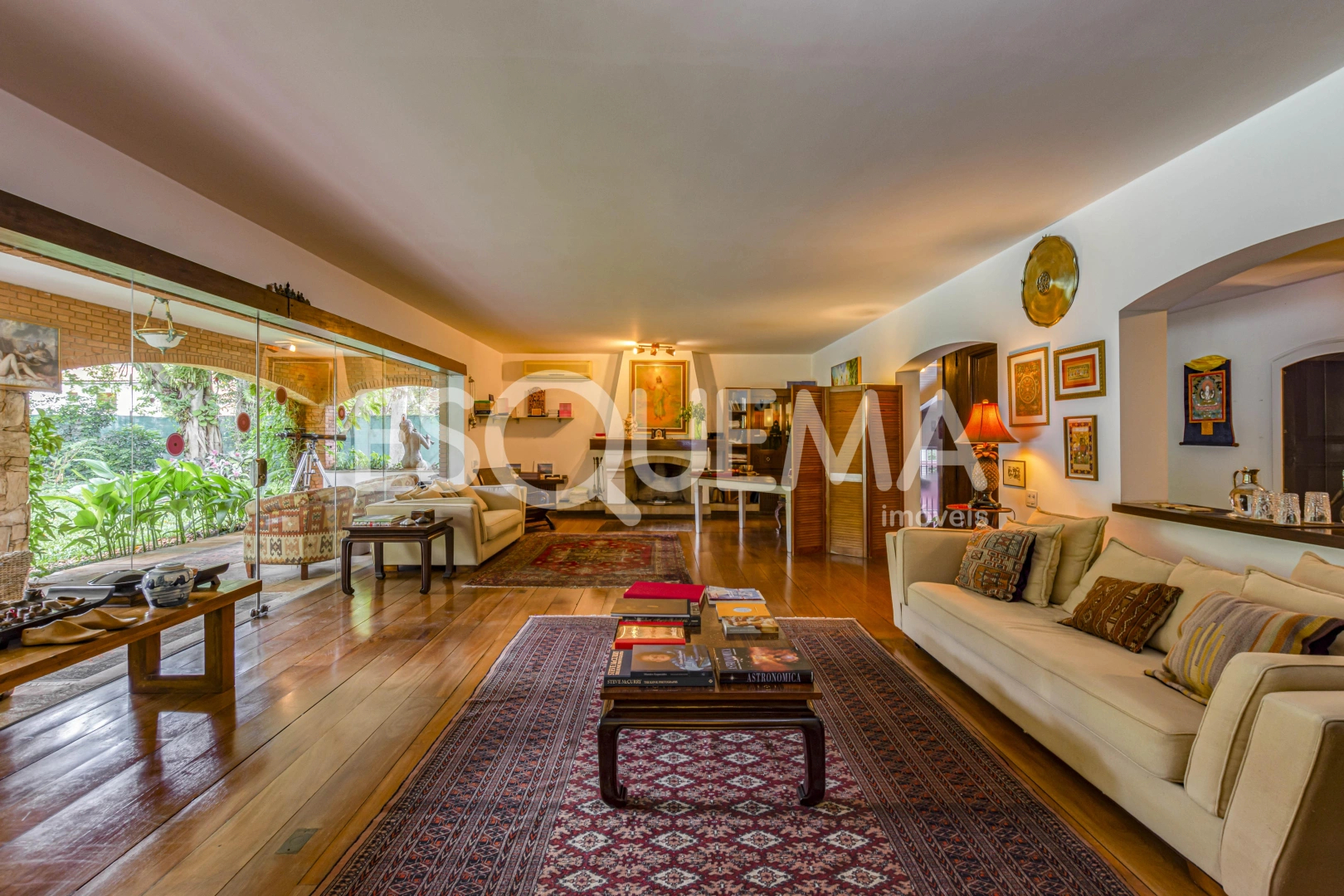 Casa com amplo terreno em bairro nobre - Imagem 6