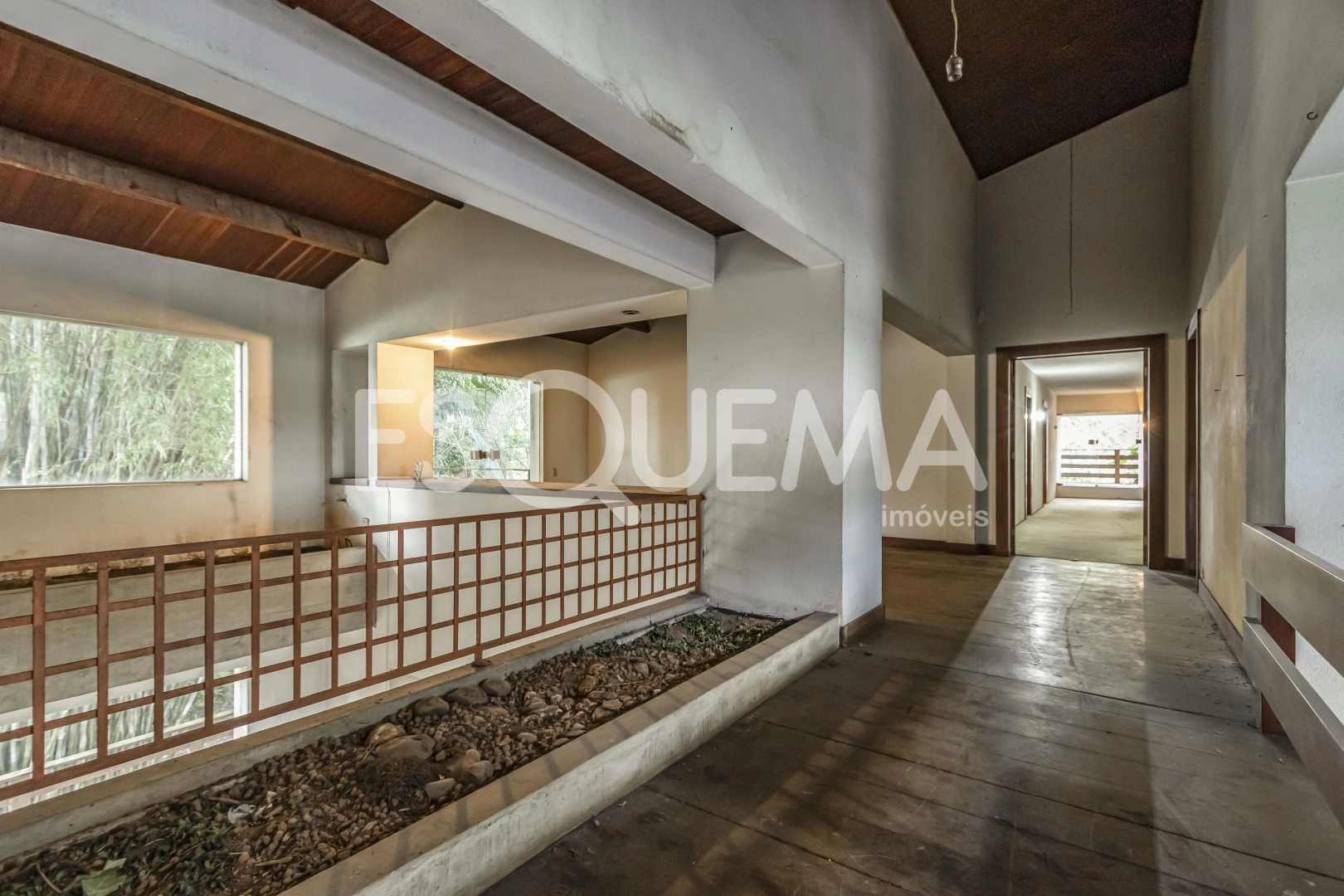 Casa com amplo terreno e excelente localização - Imagem 10