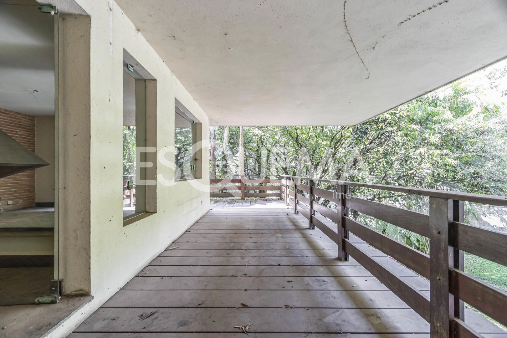 Casa com amplo terreno e excelente localização - Imagem 6