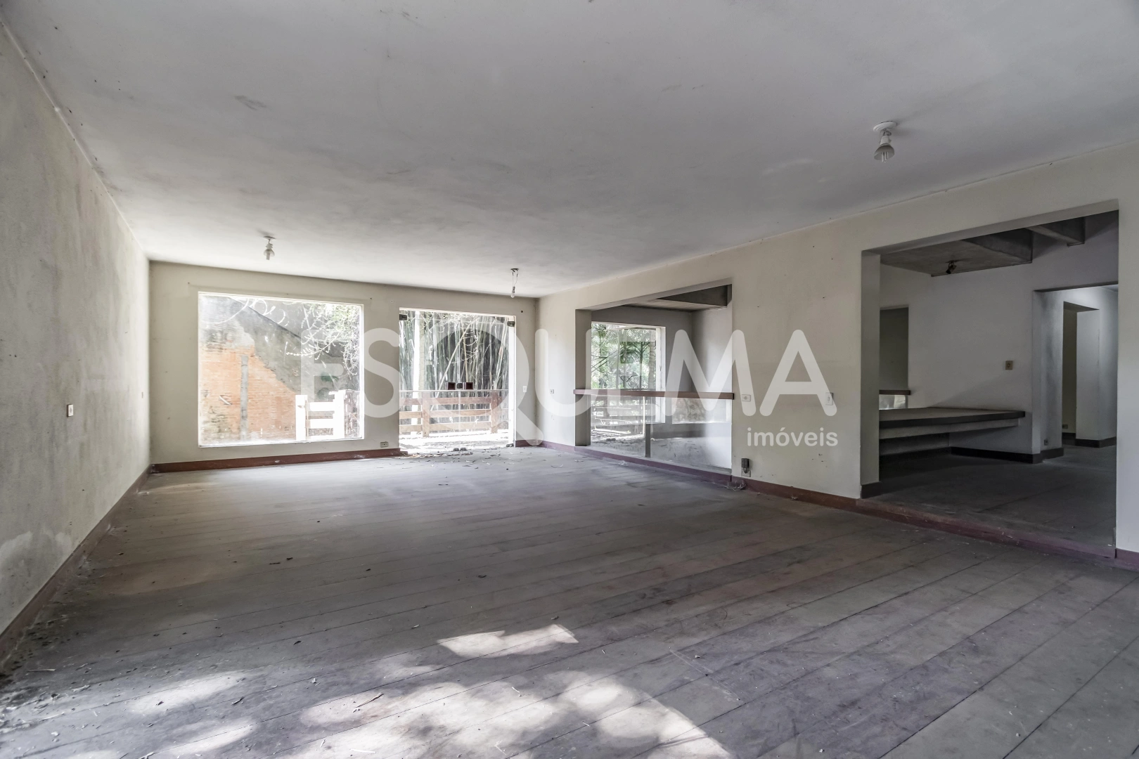 Casa com amplo terreno e excelente localização - Imagem 7