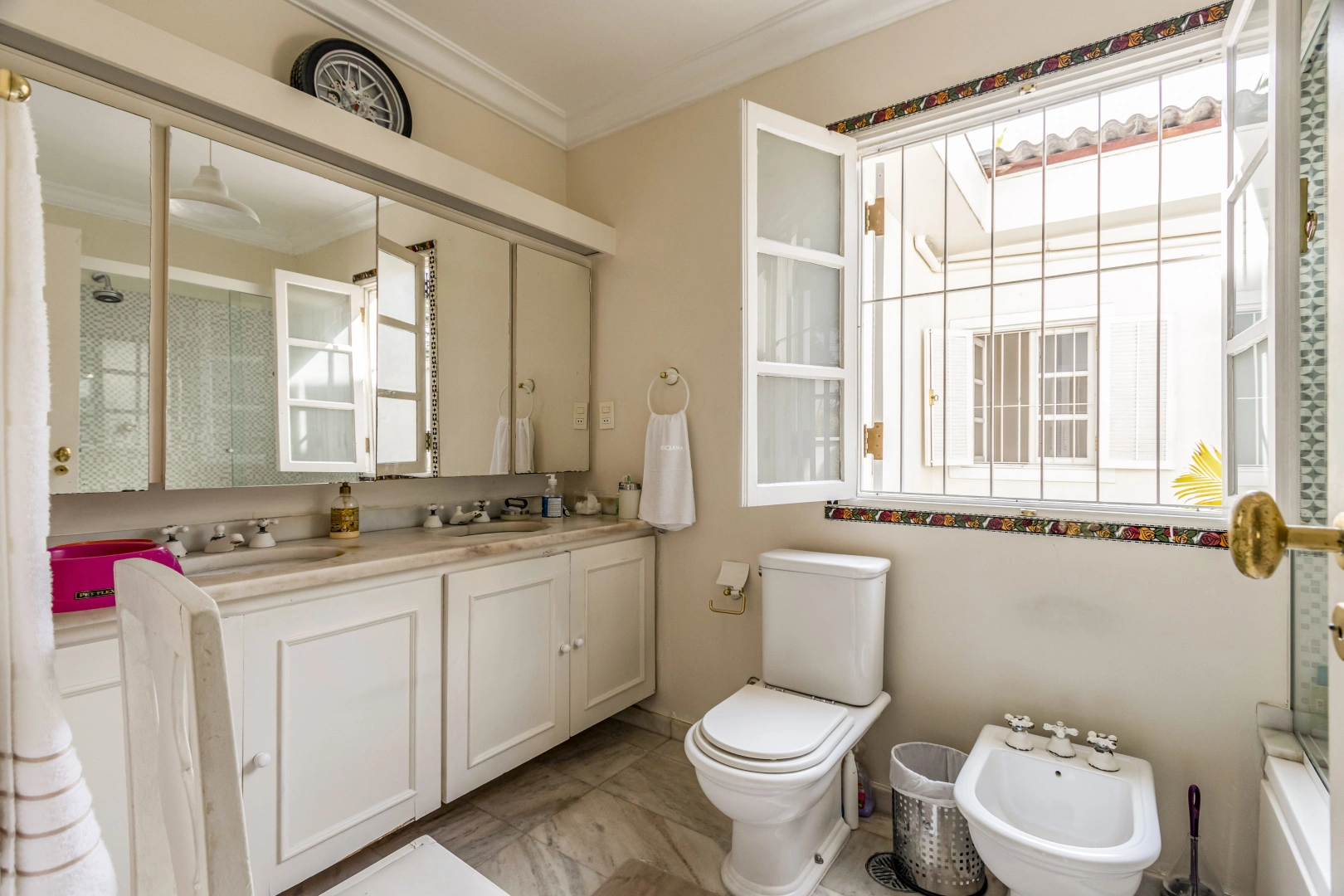 Casa em excelente localização e bairro valorizado - Imagem 10