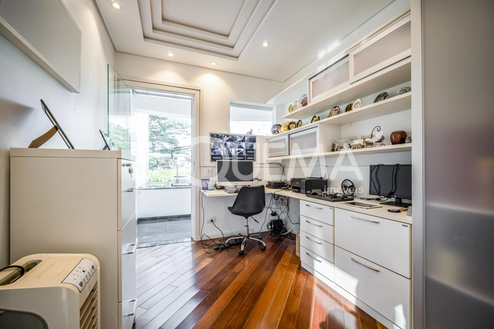 Casa ampla em rua arborizada e tranquila - Imagem 13