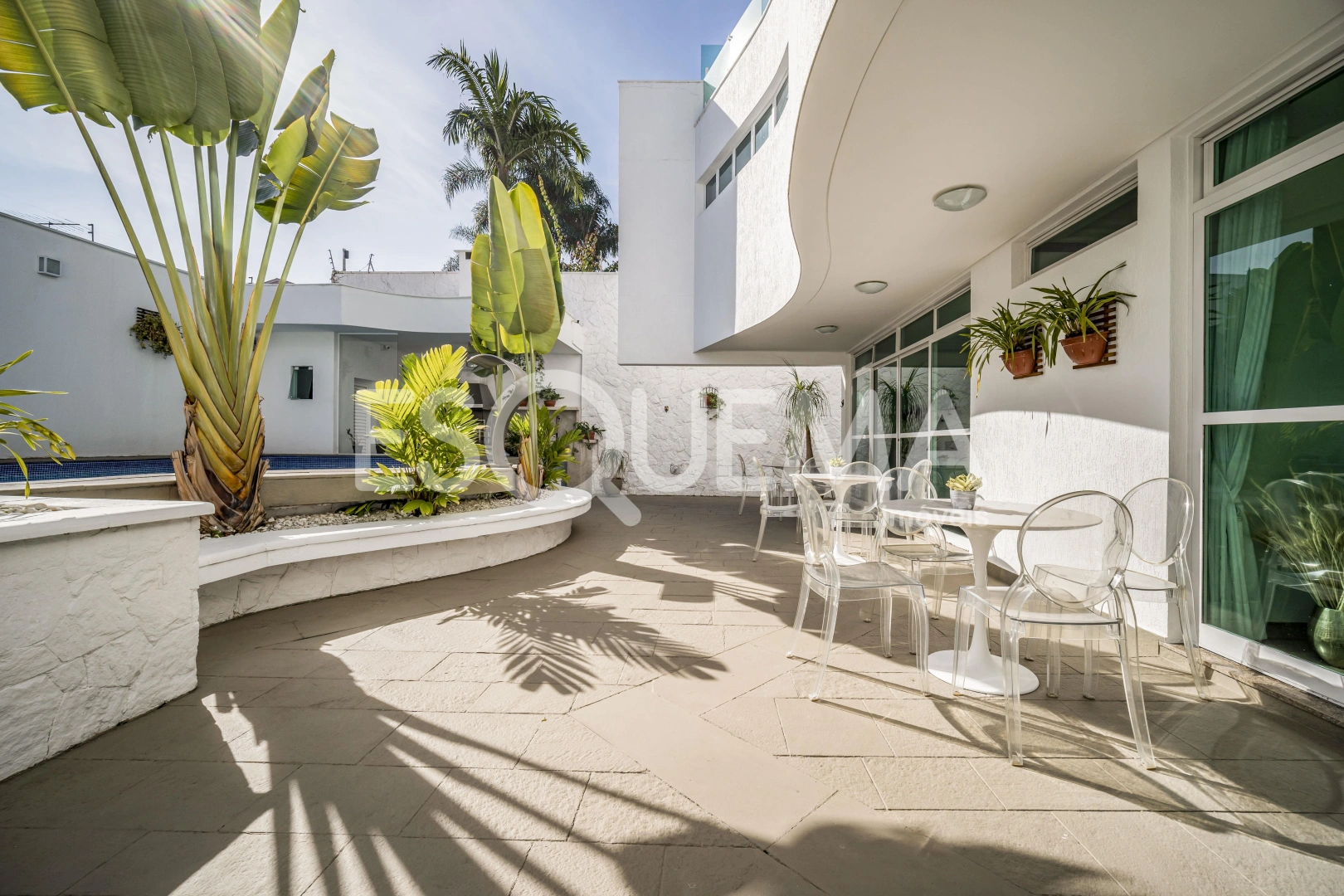 Casa ampla em rua arborizada e tranquila - Imagem 3