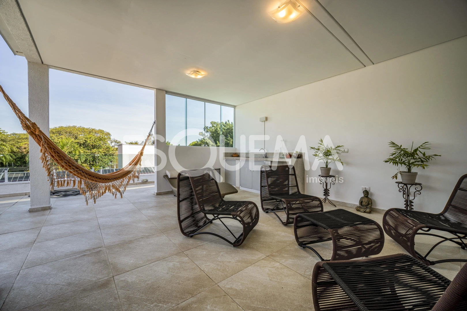 Casa ampla em rua arborizada e tranquila - Imagem 6