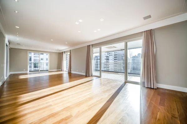 Apartamento reformado em bairro nobre