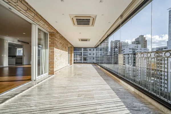 Apartamento reformado em bairro nobre