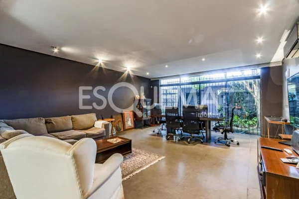 Casa com ótima planta para uso comercial ou residencial