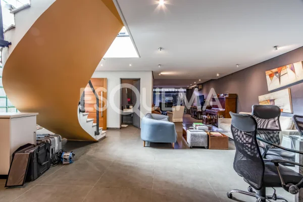 Casa com ótima planta para uso comercial ou residencial