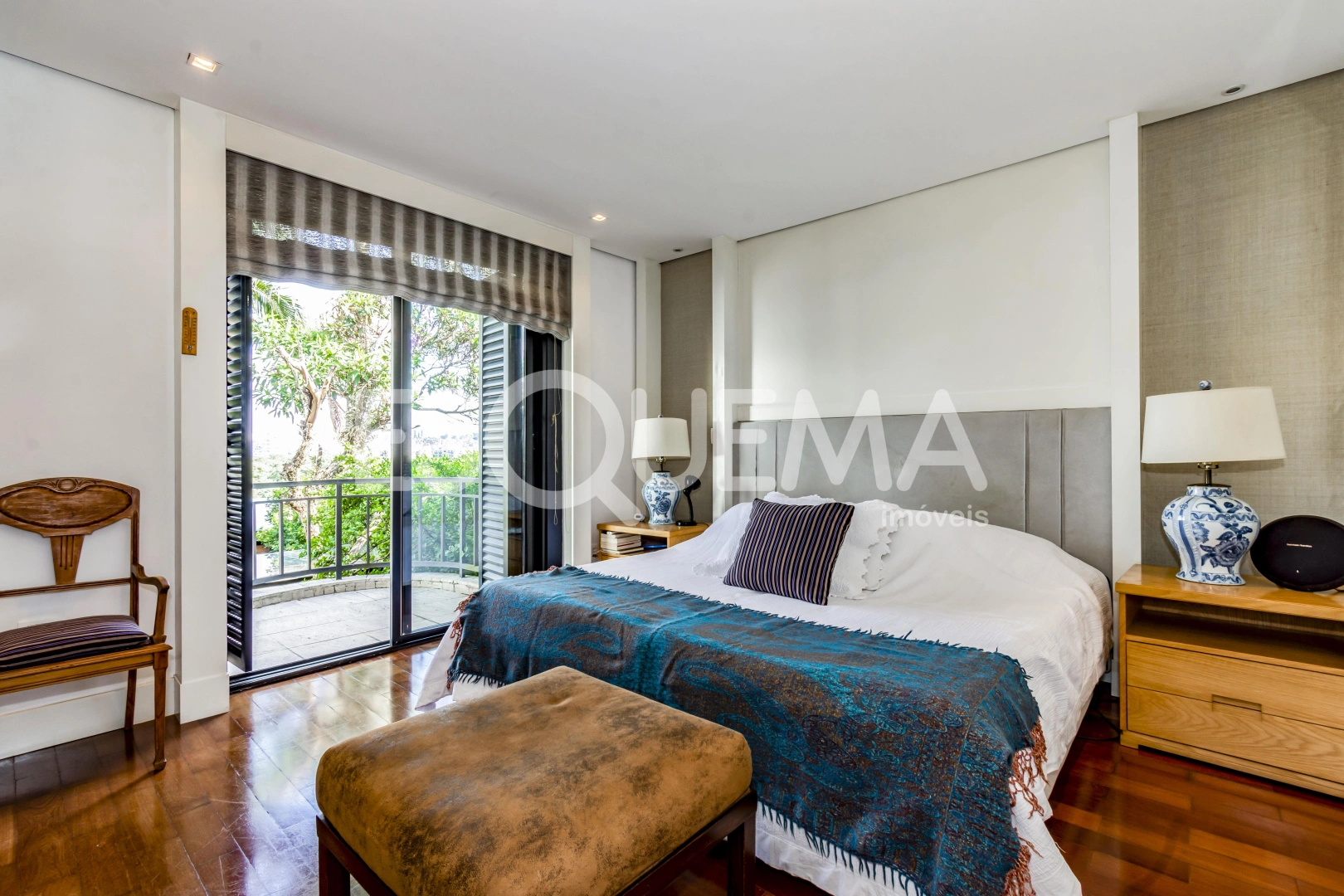 Casa com projeto contemporâneo em rua arborizada - Imagem 13