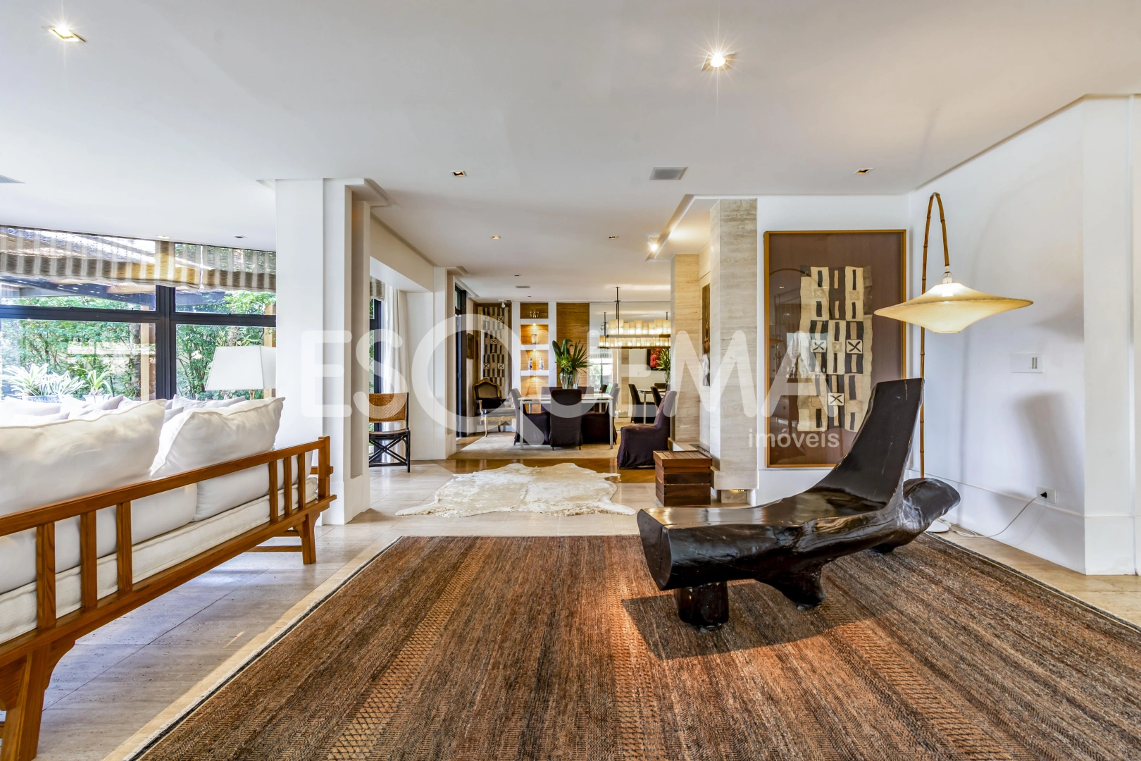 Casa com projeto contemporâneo em rua arborizada - Imagem 9